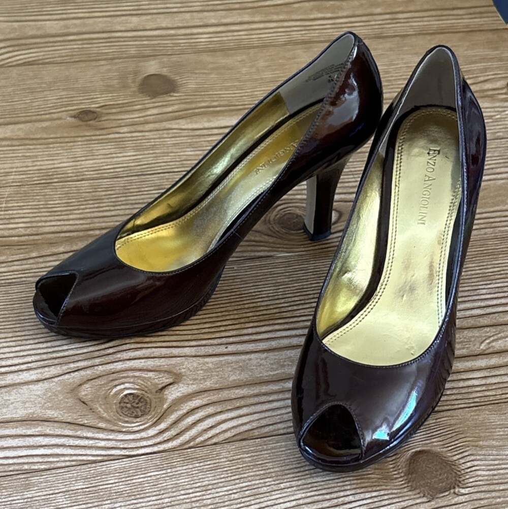 Enzo Angiolini Henriette Bronze Patent Leather Heel Pumps Women Size 8M Peep Toe